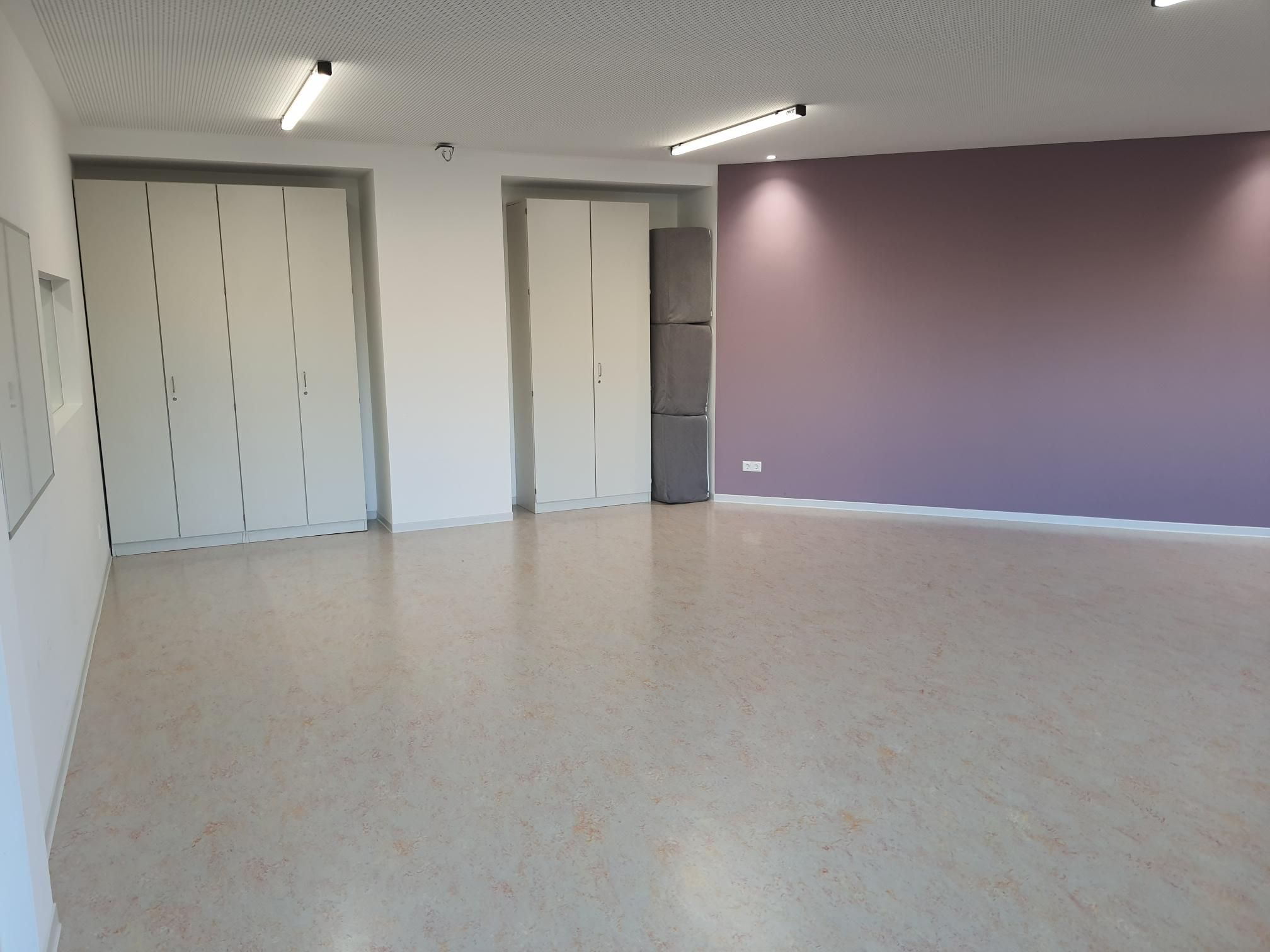 Gruppenraum mit Blick auf die Schränke